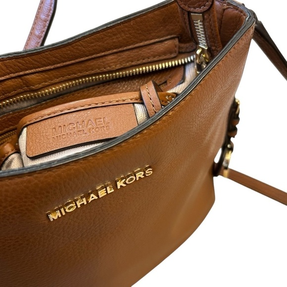 Michael Kors Brown Shoulder Bag with Elegant Design - Picture 9 of 11
